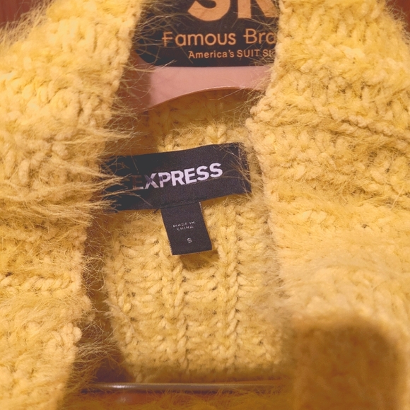 Express Sweater - Picture 4 of 4